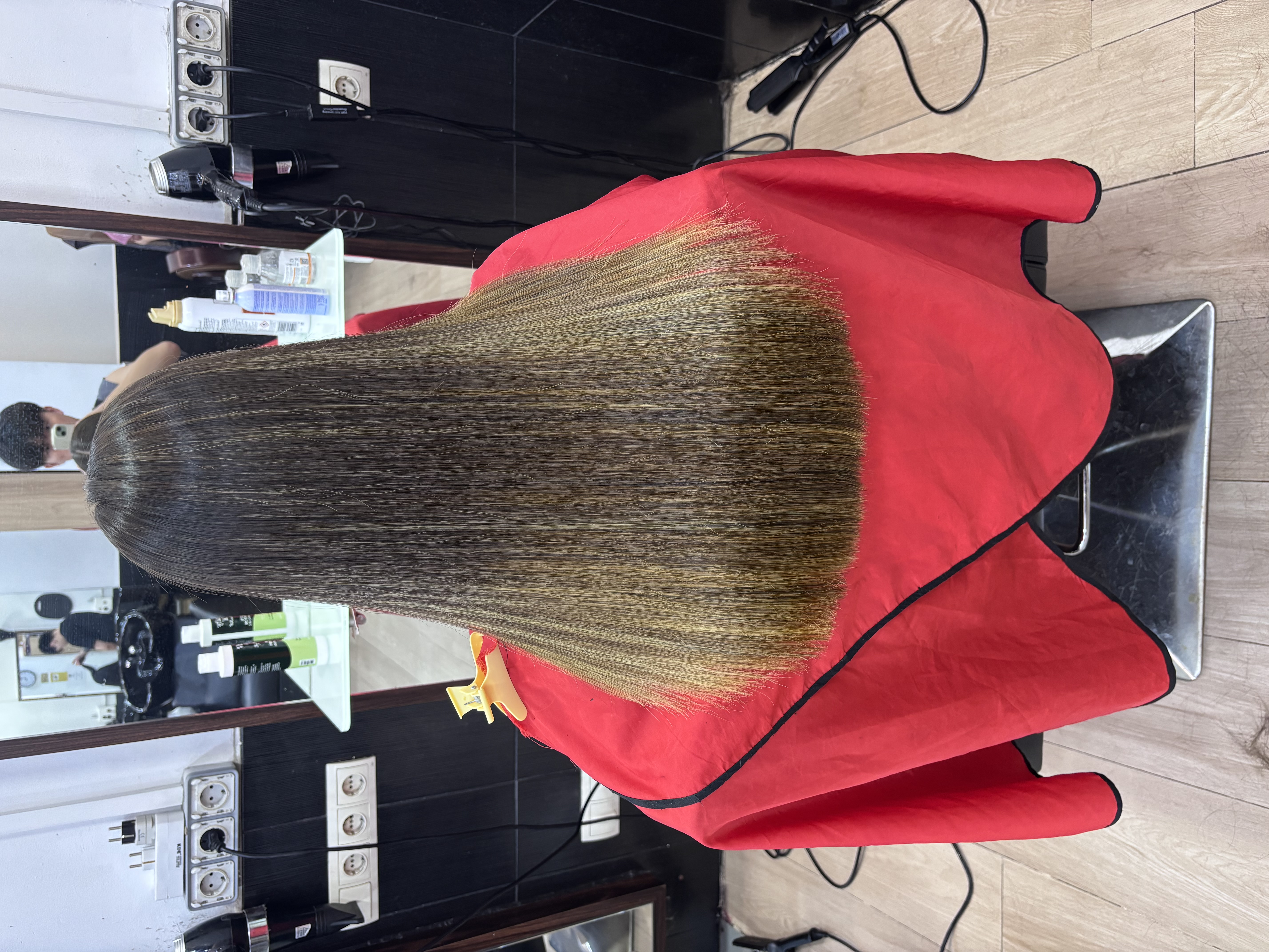 Después de alisado Keratina: pelo con mechas y muy dañado en KISNA Madrid