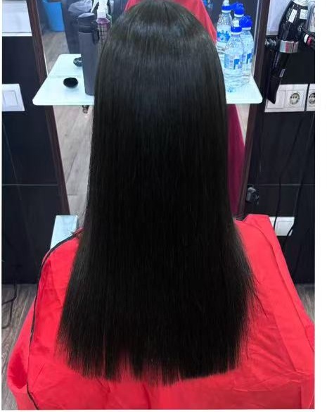 Cabello afro después del alisado japonés en KISNA Madrid
